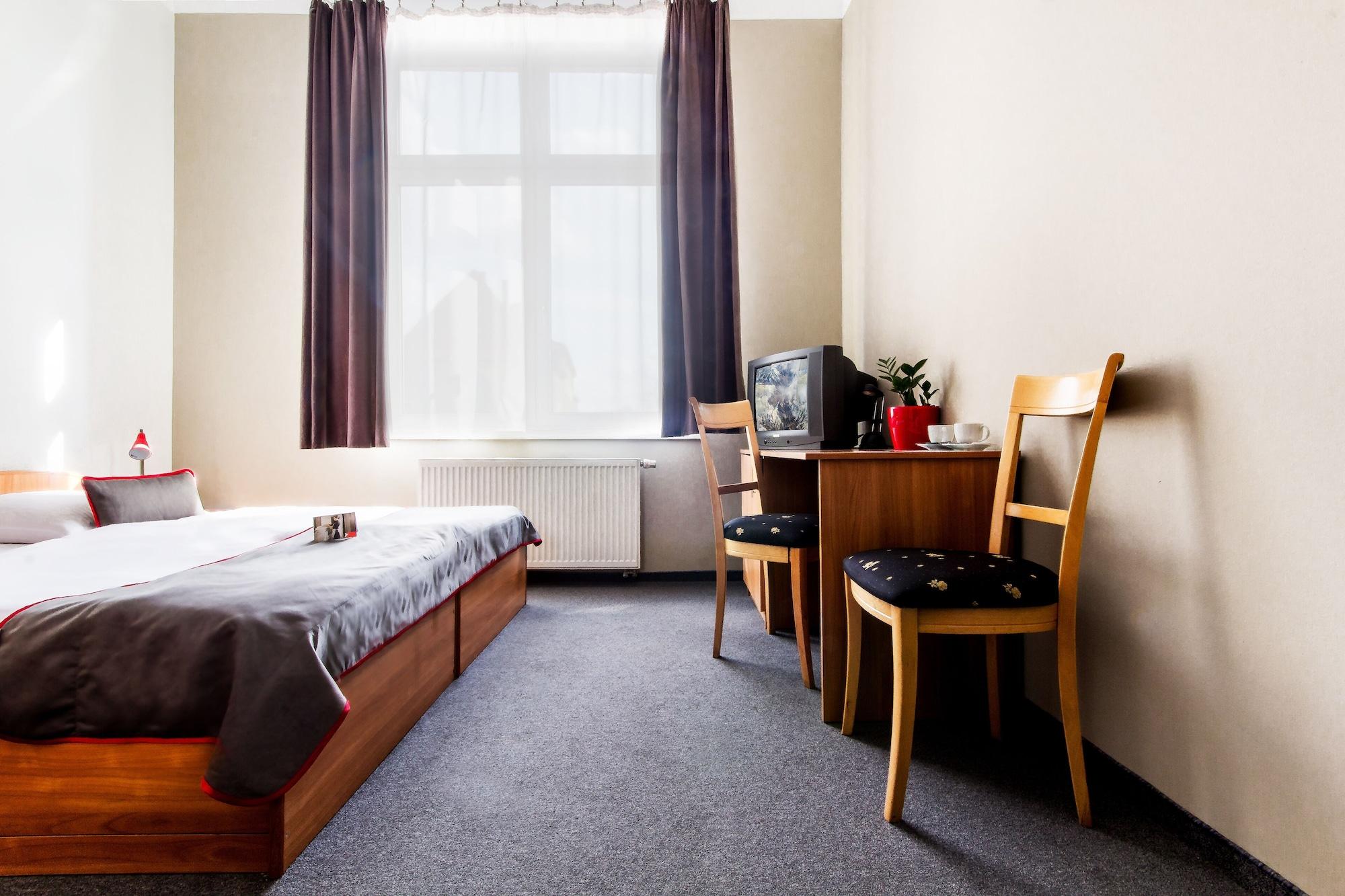 Hotel Diament Economy Gliwice Exteriör bild