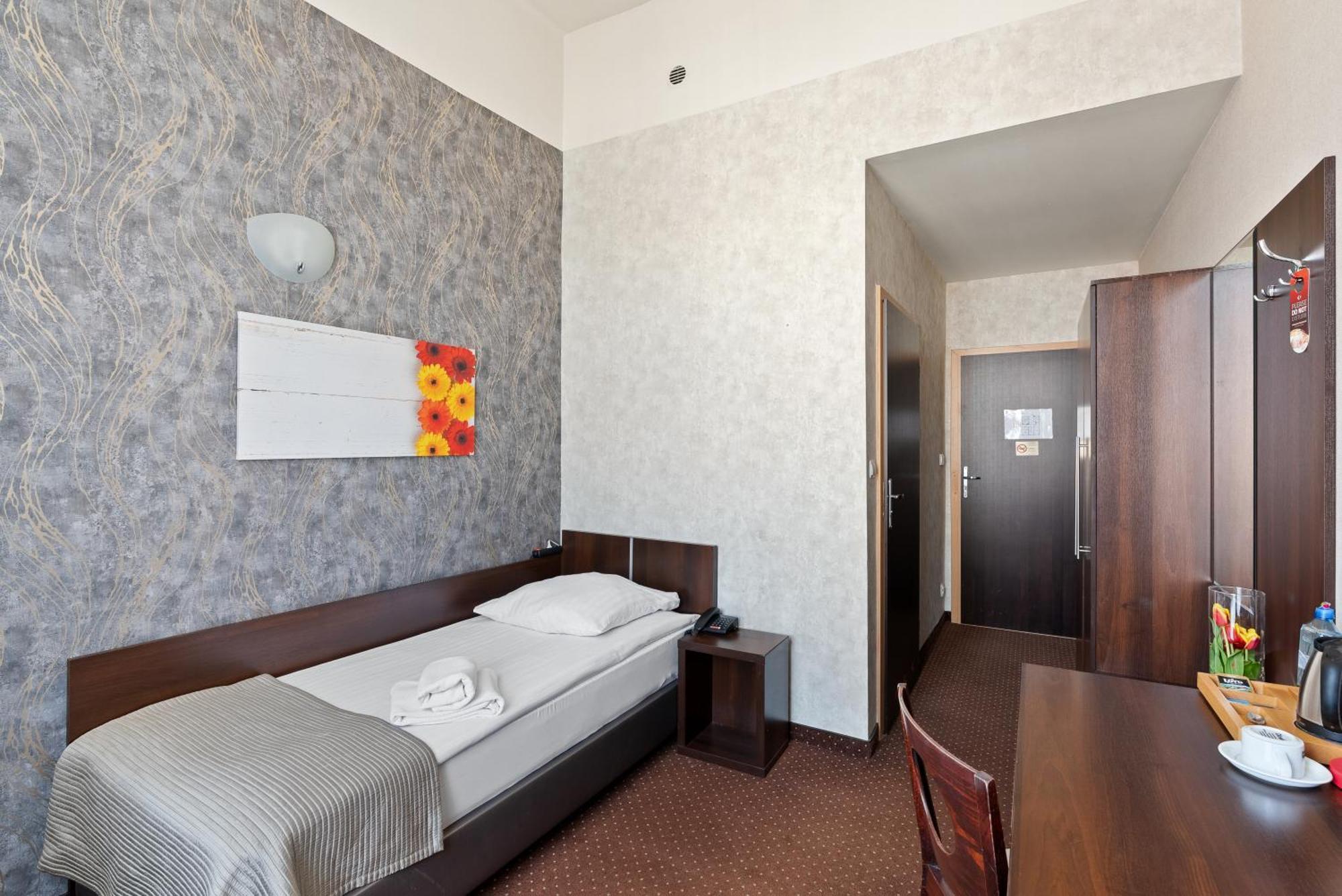 Hotel Diament Economy Gliwice Exteriör bild