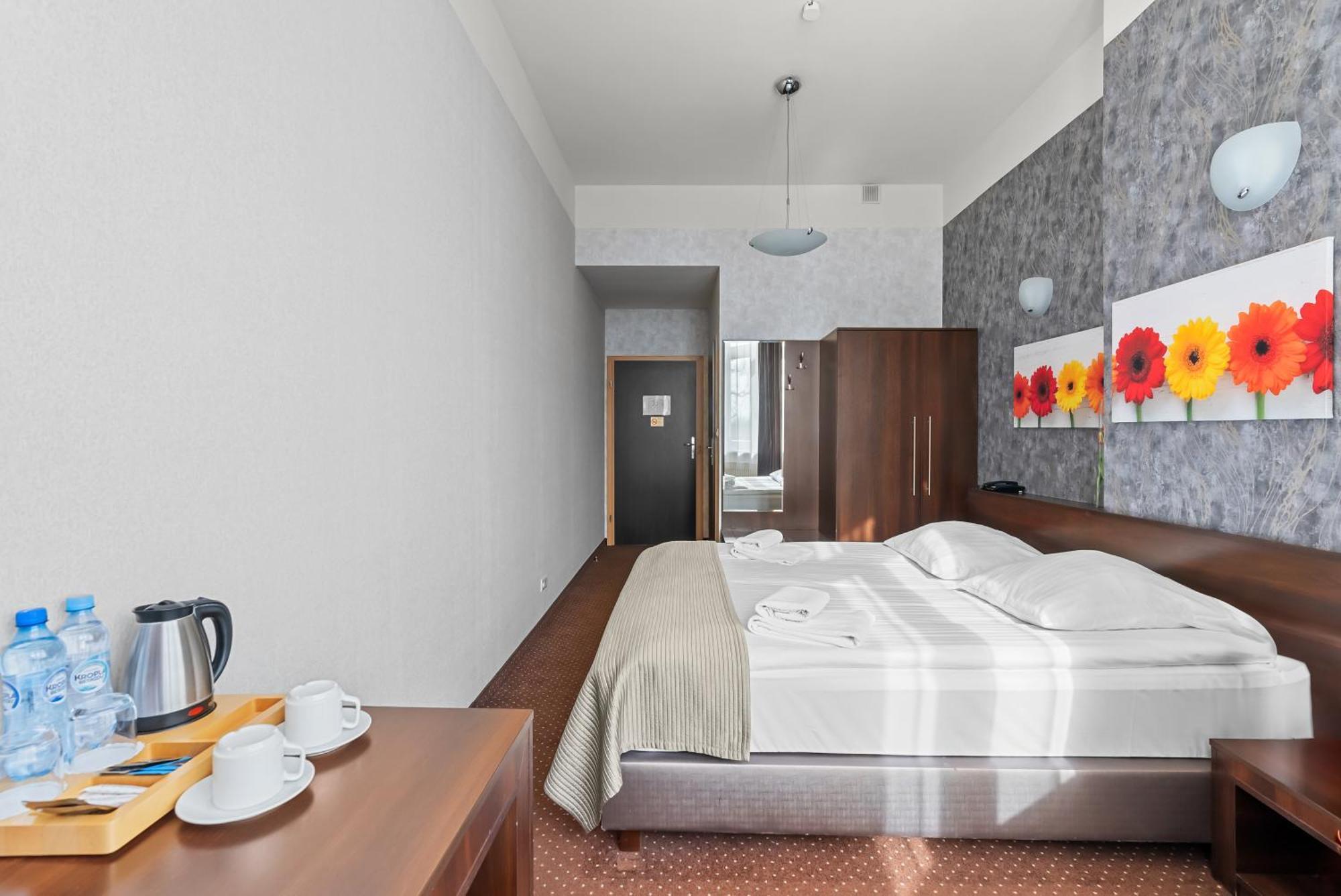 Hotel Diament Economy Gliwice Exteriör bild