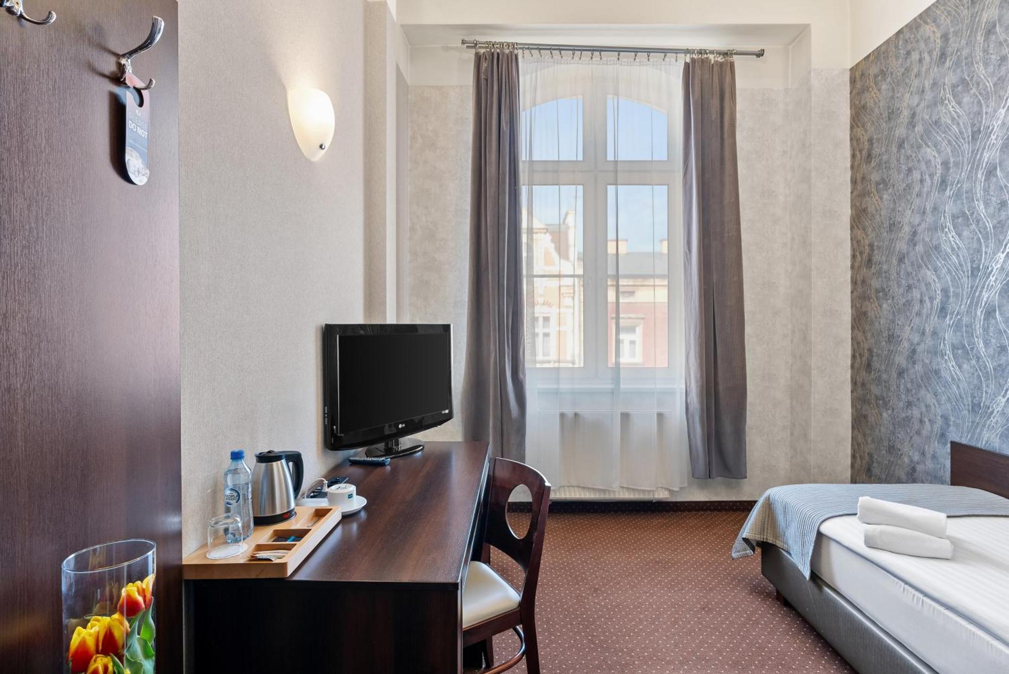 Hotel Diament Economy Gliwice Exteriör bild