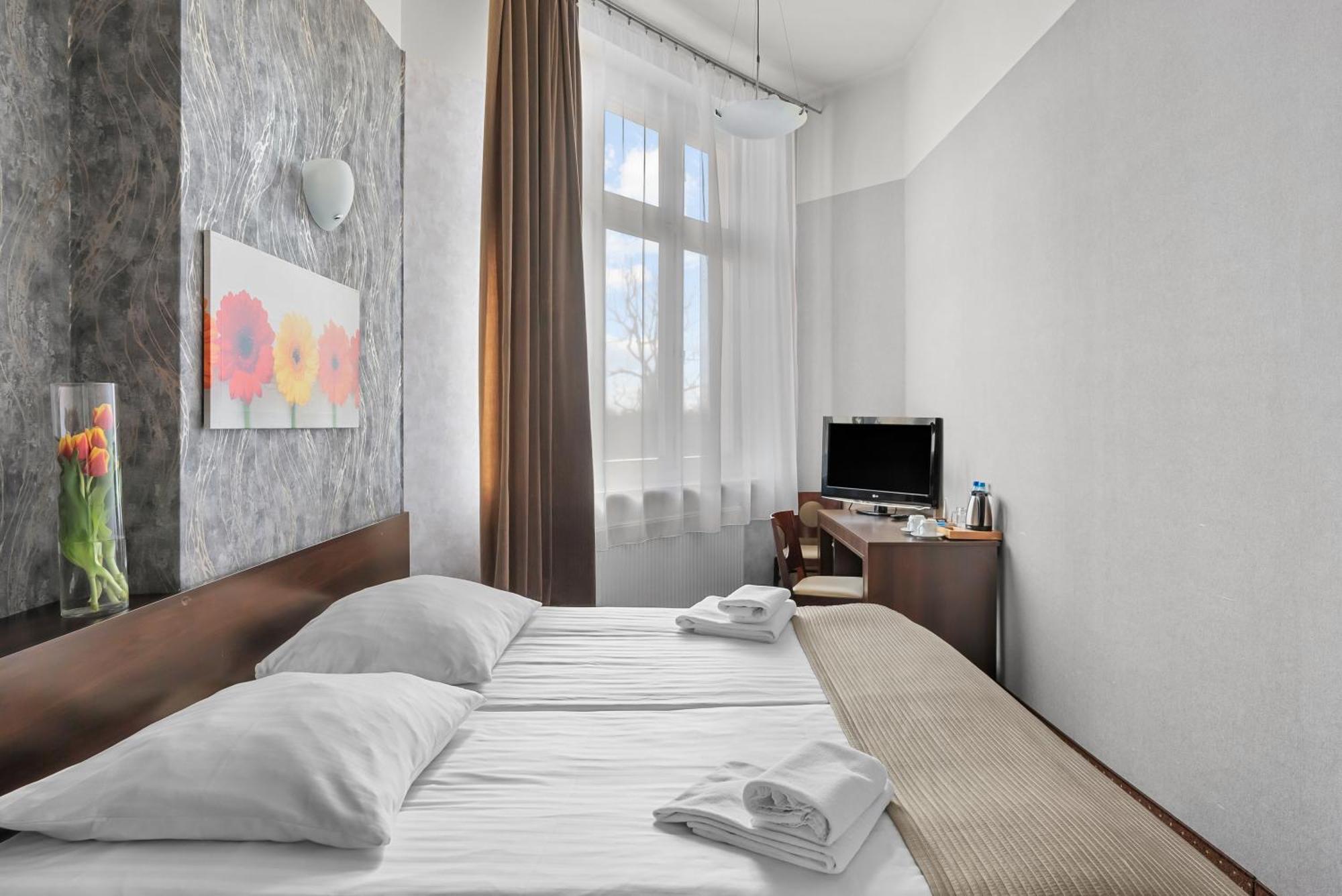 Hotel Diament Economy Gliwice Exteriör bild