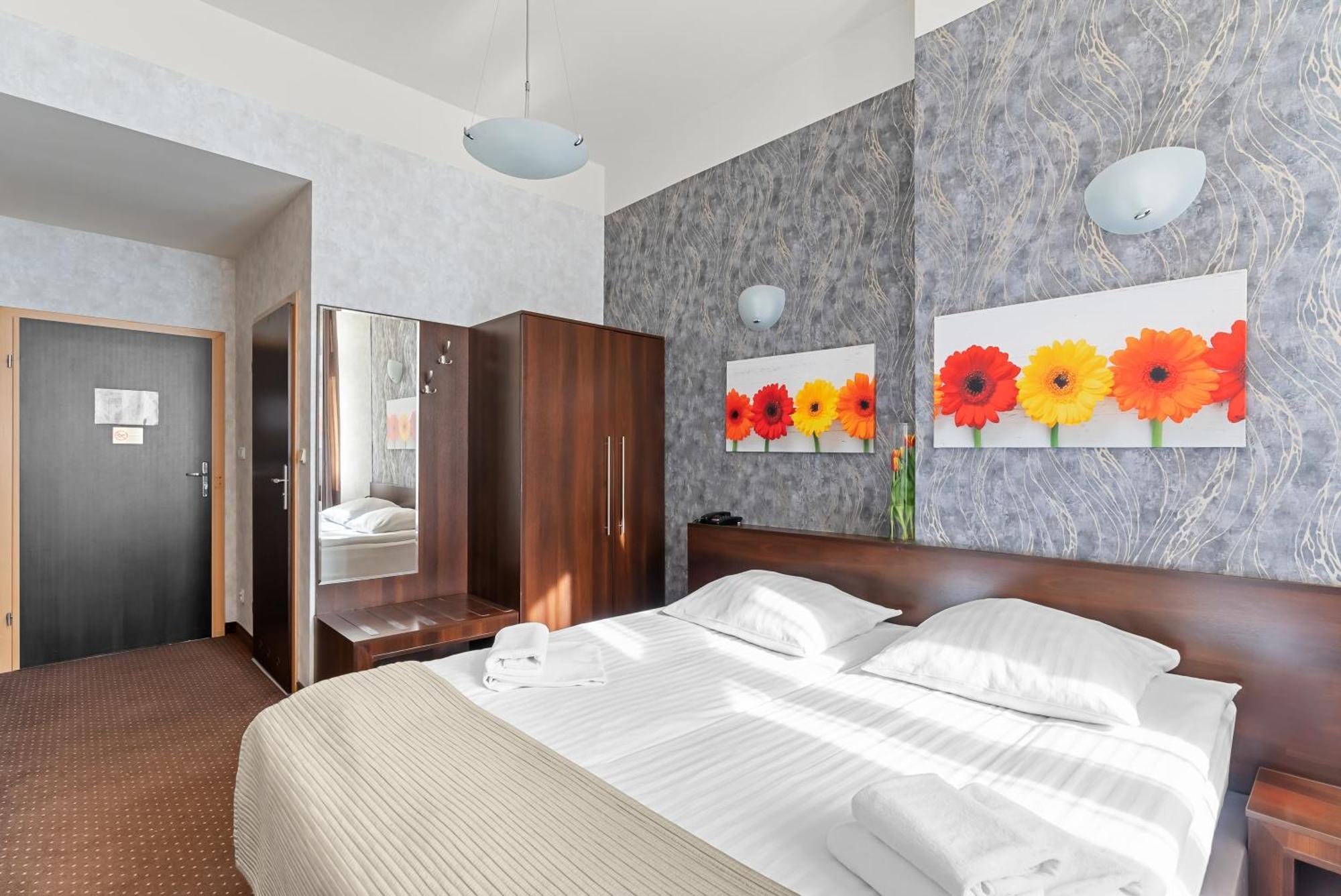 Hotel Diament Economy Gliwice Exteriör bild