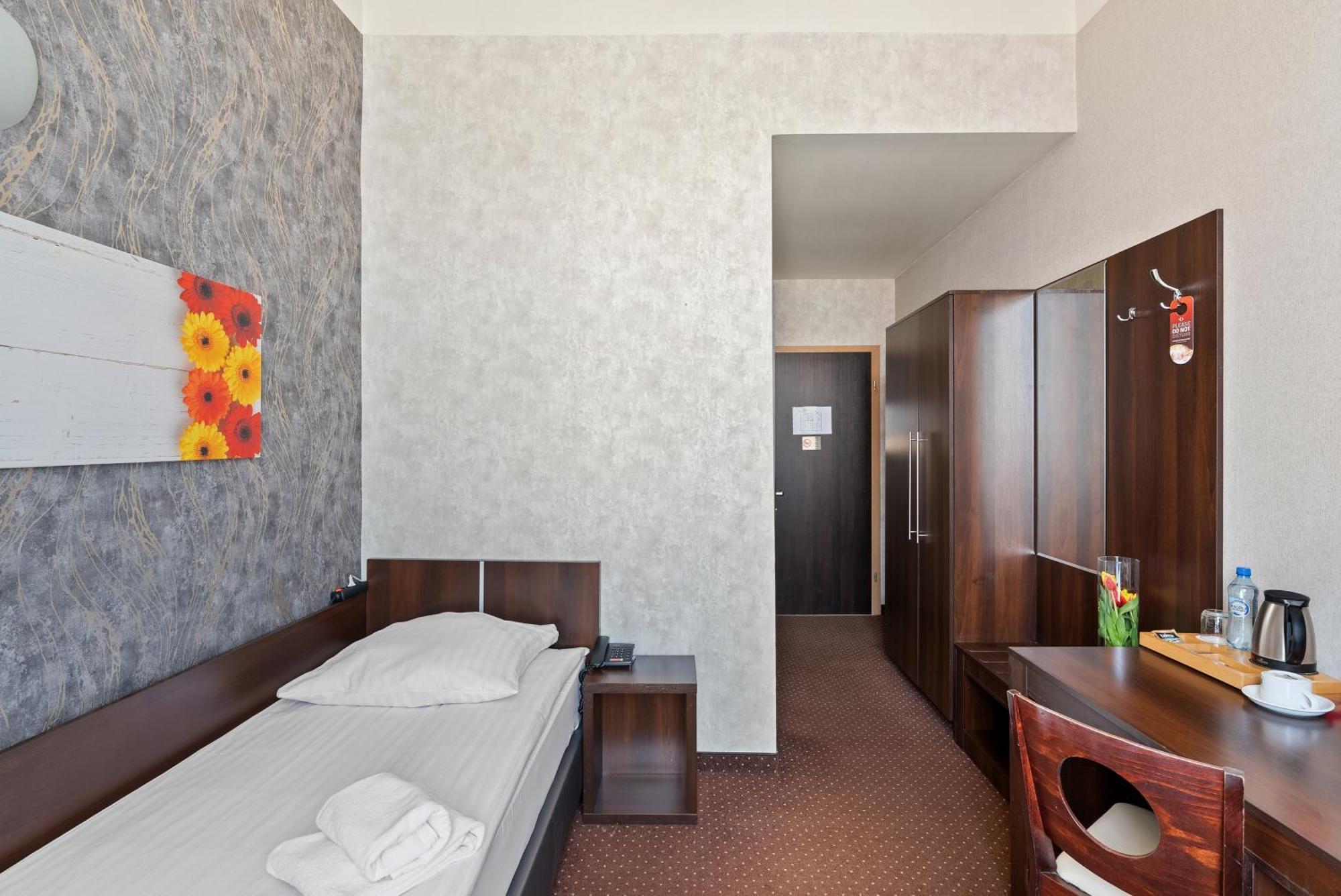 Hotel Diament Economy Gliwice Exteriör bild