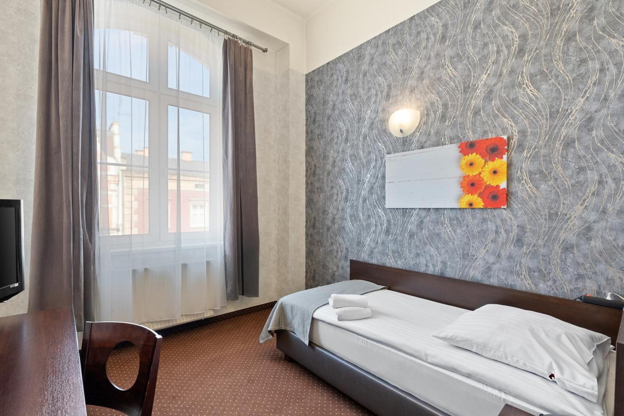 Hotel Diament Economy Gliwice Exteriör bild